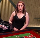 Alba prefiere las noches de casino en vivo.