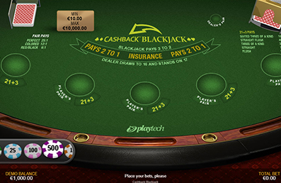 Inicio de partida en una mesa del juego Cashback Blackjack