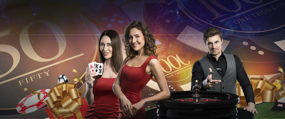 Crupieres de casino en vivo portan fichas de ruleta y cartas de blackjack.