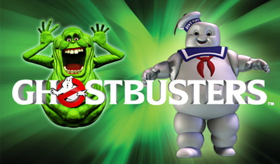 Portada del la slot Ghostbusters Triple Slime de IGT con el nombre del título, Moquete y el Hombre de Marshmallow.