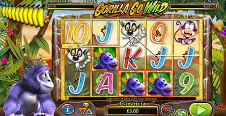 Pantalla de juego de la slot Gorilla Go Wild con sus cinco rodillos, tres filas, y el personaje del gorila acompañando a los jugadores en las tiradas.