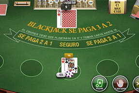 Imagen de uno de los juegos de blackjack disponibles para móvil. Se ve el tapete del juego. El jugador ha realizado una apuesta y tiene dos cartas boca arriba encima de la mesa. El crupier ha sacado un 9 y tiene otra carta boca abajo. 