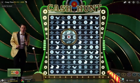 Una partida con dinero real en el juego Crazy Time en vivo con un presentador.