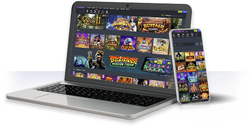 Un ordenador y un móvil con la oferta de juegos de Codere.