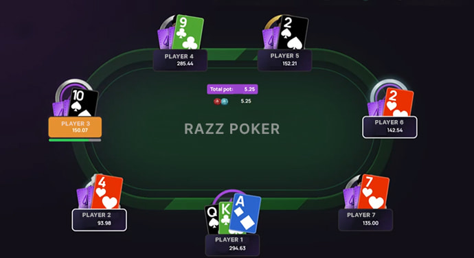 Una mesa del juego de póker Razz con 7 jugadores y la mano del jugador 1 con cartas A, K y Q.