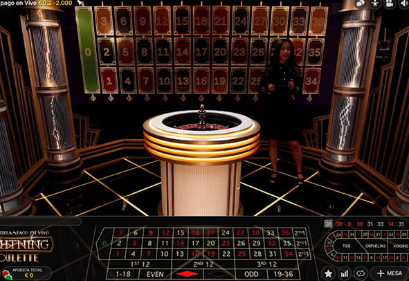 Partida a la ruleta Lightning en vivo con crupier en un casino online.