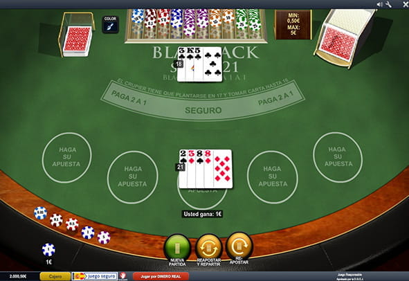 Mesa con cartas de Blackjack Super 21