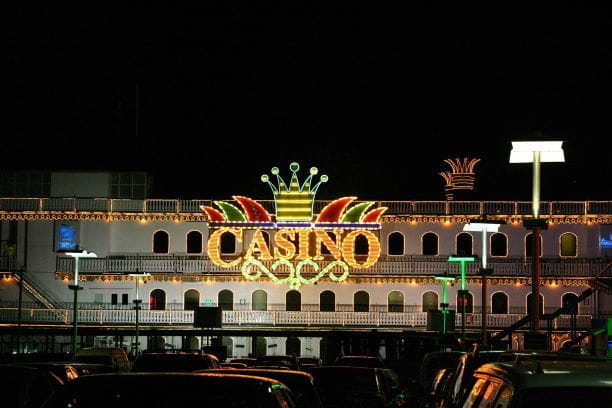 Frente del casino en barco de la ciudad de Buenos Aires.