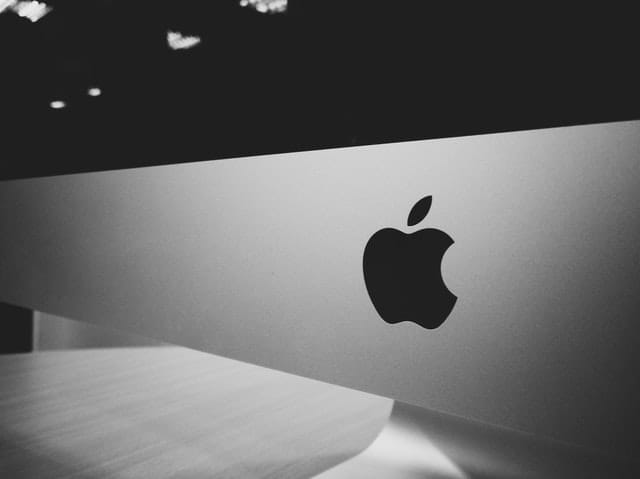 Ordenador de la marca Apple.
