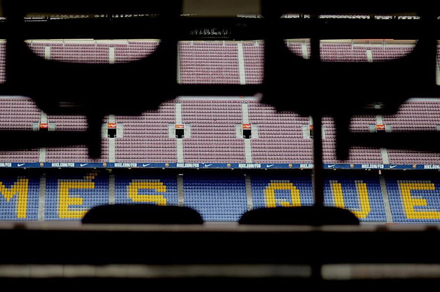Gradas del estadio del Barcelona, Camp Nou, vacío.