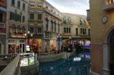 Interior del casino The Venetian en Macao.