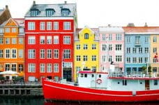 Fachadas coloridas típicas de Dinamarca.