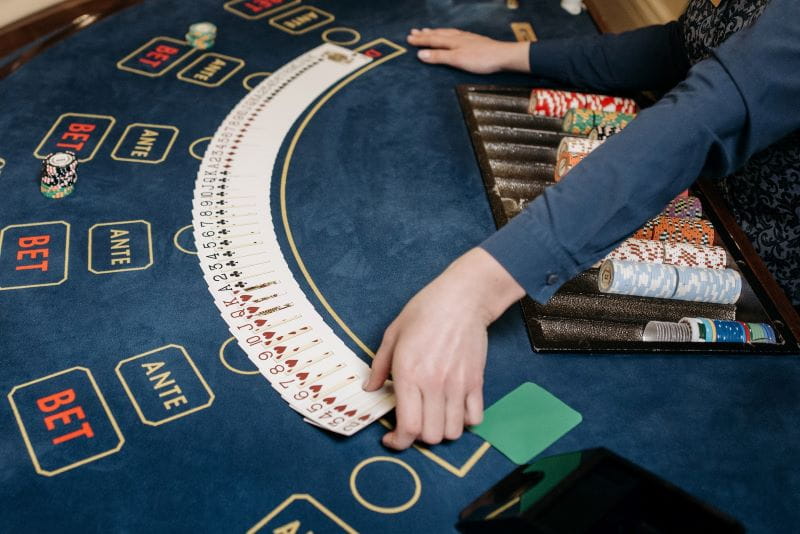 Mesa de juego en un casino.