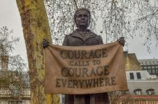 Estatua de Millicent Fawcett, luchadora feminista.