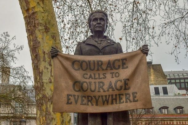 Estatua de Millicent Fawcett, luchadora feminista.