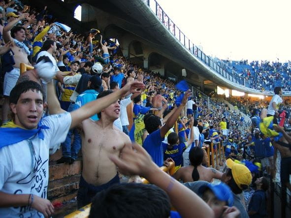 Aficionados de Boca Juniors en la disputa de un partido.