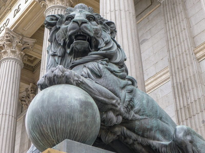 León del Congreso de los Diputados, Madrid.