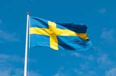 Bandera Suecia ondeando.