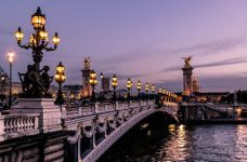 Puente de Alejandro III de París, Francia.