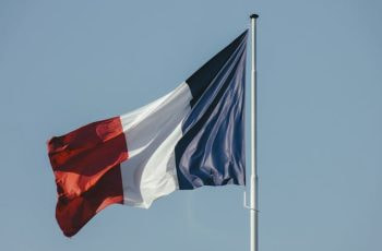 Bandera de Francia ondeando.