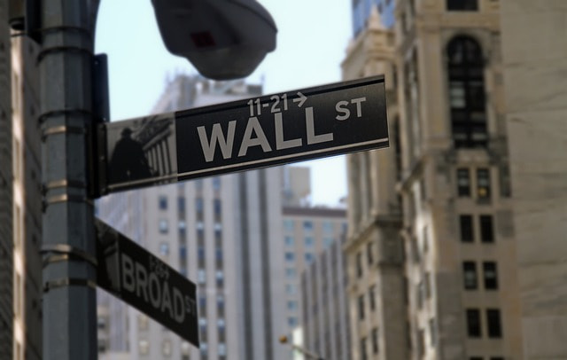 Señal de la calle indicando una de las cuadras de Wall Street.