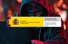 Enmascarado suplantando su identidad en el juego online.