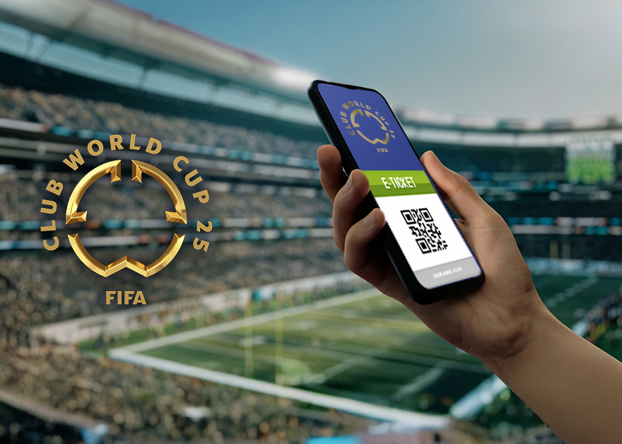 Estadio de fútbol y un móvil con un código QR y el logo del Mundial de Clubes.