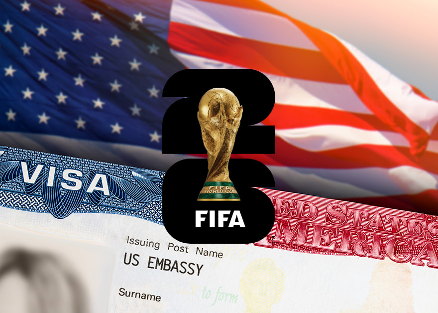 Pasaporte con visa de Estados Unidos y un trofeo de fútbol superpuesto.