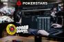 Pantalla de ordenador con torneo online de PokerStars y fichas.