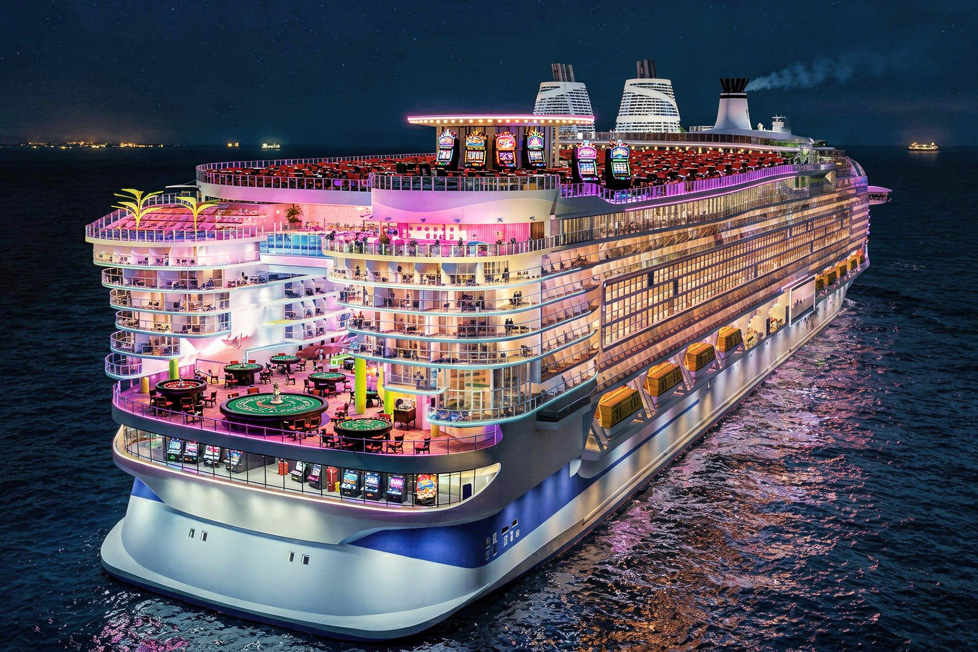 Crucero de lujo iluminado de noche con zona de casino y mesas de juego.