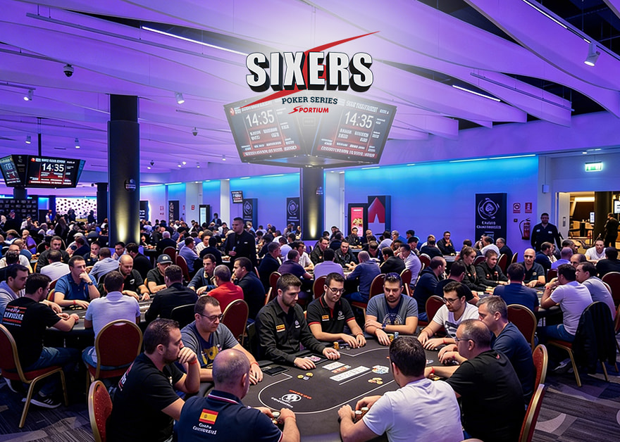 Sala llena de jugadores participando en torneo de póker en Marbella.