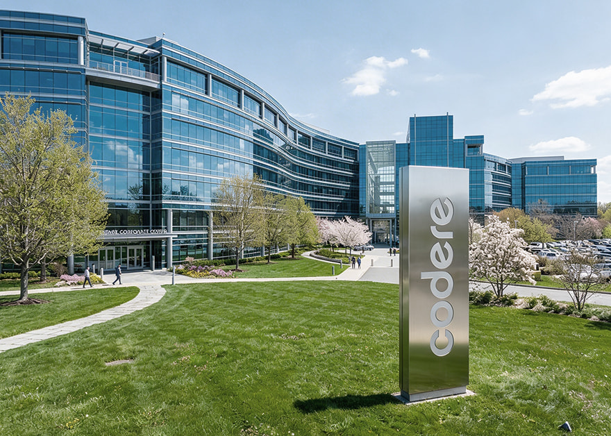 Edificio corporativo de Codere con logo en el exterior.