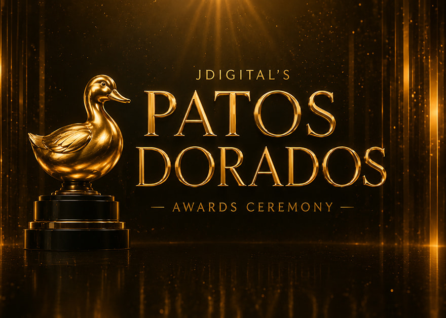Trofeo dorado con el texto “Patos Dorados” durante una gala de premios digitales.