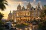 Fachada Belle Époque del Casino de Montecarlo al atardecer con coches clásicos
