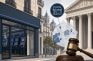 Mazo judicial ante un salón de juego, un mapa urbano con ubicaciones y una fachada de tribunal