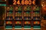 Cuatro máquinas multijuego con tigre y dragón bajo un marcador de bote progresivo de 24.680 €
